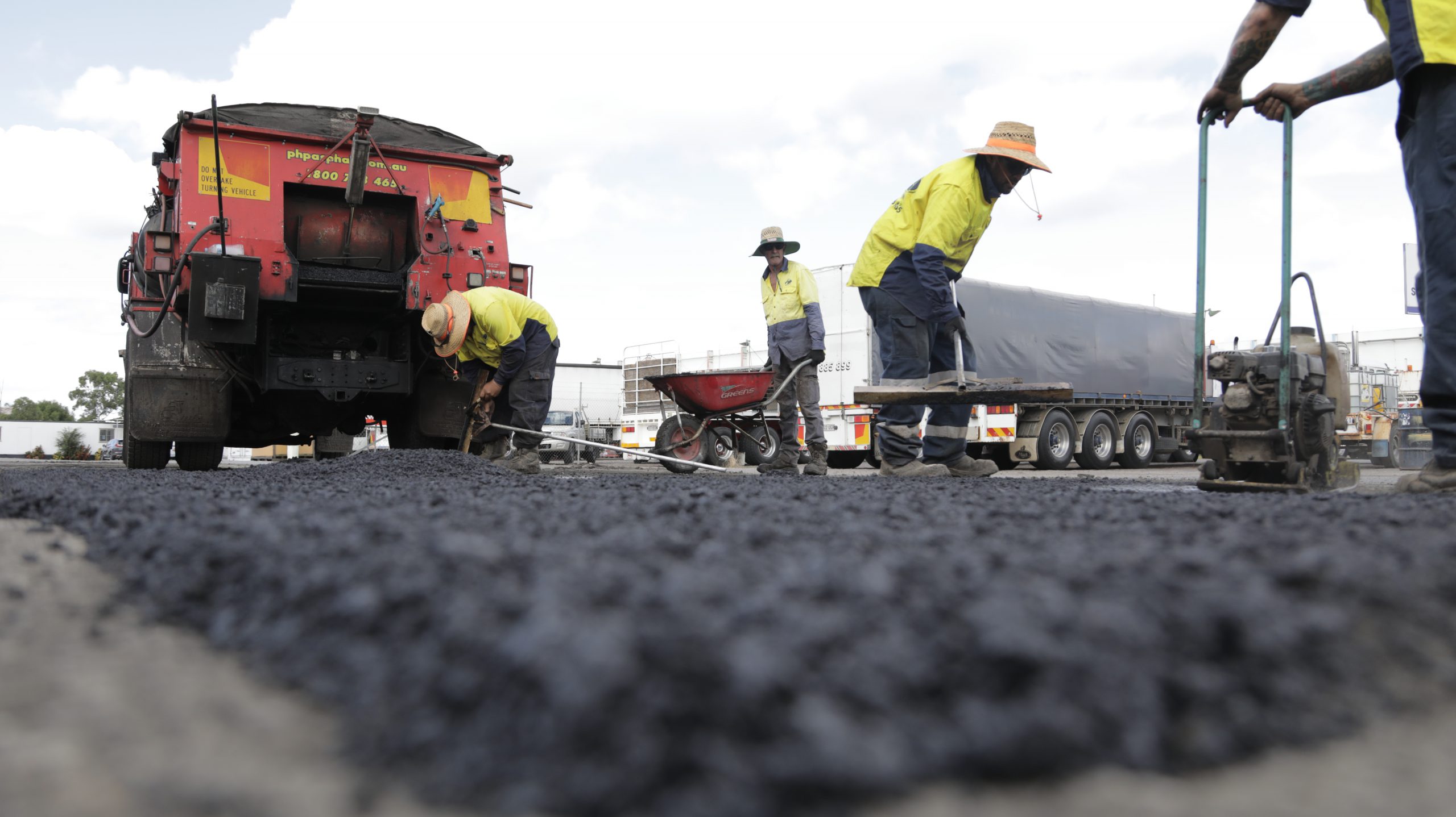 Pothole People Qld staff laying asphalt